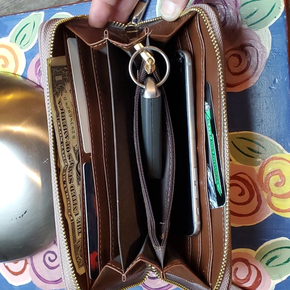 Mauve wallet zip closure wrist strap bow detail 3 sections - Picture 8 of 10